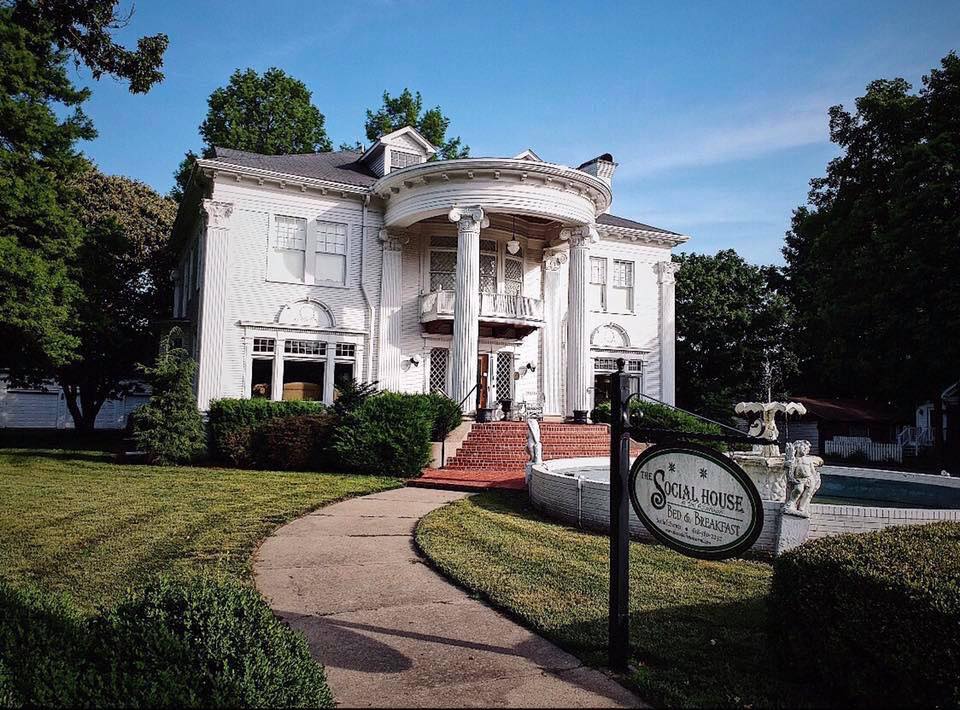 Romantic Getaways in Downstate Illinois
